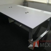 Lote 001 - Mesa de trabajo para 4 personas cubierta color blanco - Imagen 11