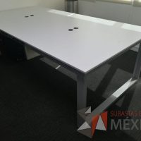 Lote 001 - Mesa de trabajo para 4 personas cubierta color blanco - Imagen 7