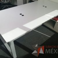 Lote 001 - Mesa de trabajo para 4 personas cubierta color blanco - Imagen 8