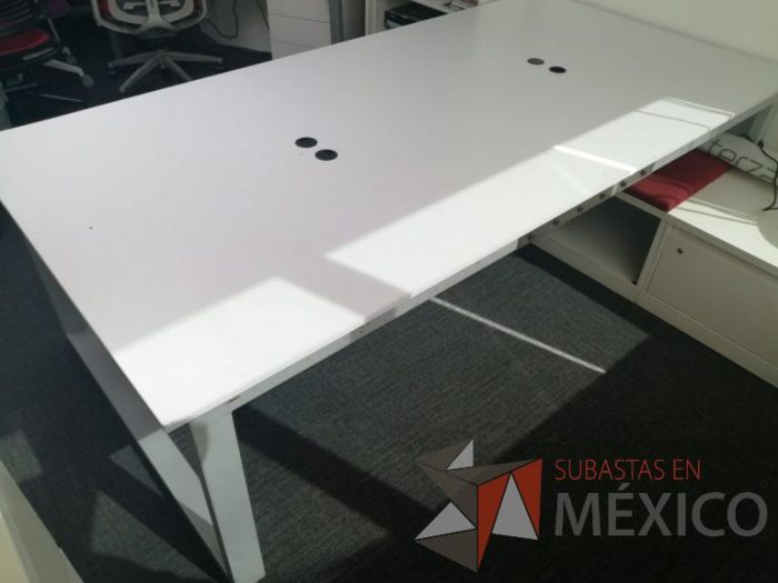Lote 001 - Mesa de trabajo para 4 personas cubierta color blanco - Imagen 8