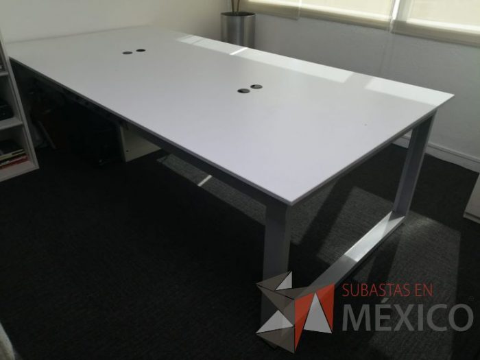 Lote 001 - Mesa de trabajo para 4 personas cubierta color blanco - Imagen 11