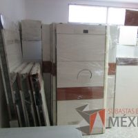 Lote 006 - Lote de aproximadamente 40 piezas de estaciones de trabajo, compuesto de archiveros, mamparas altas, mamparas cortas, gavetas, etc.