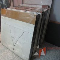 Lote 006 - Lote de aproximadamente 40 piezas de estaciones de trabajo, compuesto de archiveros, mamparas altas, mamparas cortas, gavetas, etc. - Imagen 6