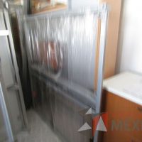 Lote 009 - Base cuadrada metálica para mesa sin patas