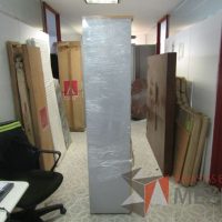 Lote 013 - Gabinete alto 1 puerta en la parte inferior y en la parte superior, espacio para 2 entrepaños