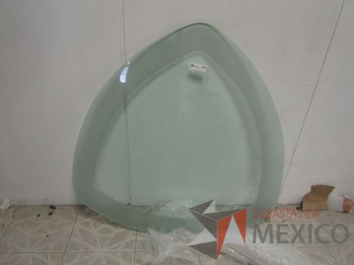 Lote 026 - 10 Cubiertas de cristal triangulares
