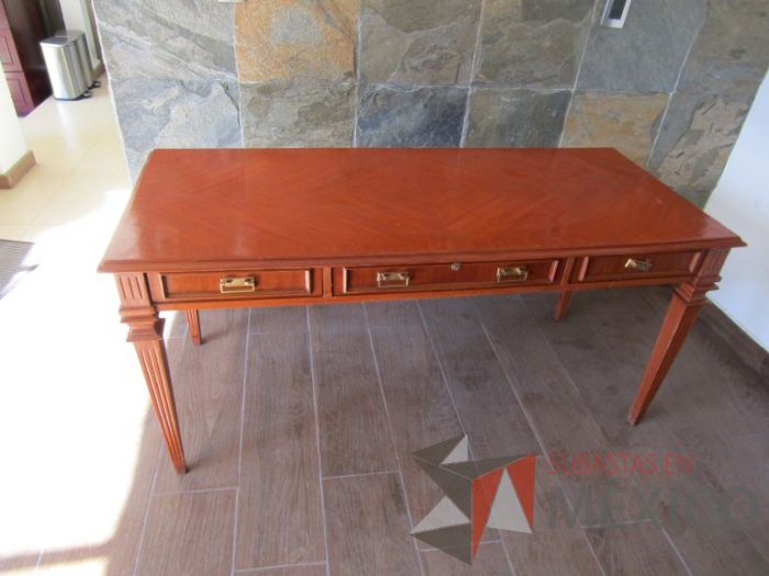 Lote 004 - Mesa de trabajo rectangular con 4 cajones y 4 patas color madera - Imagen 7