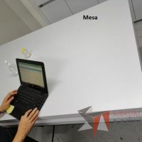 Lote 139 - Mesa de madera con formaica, color blanco