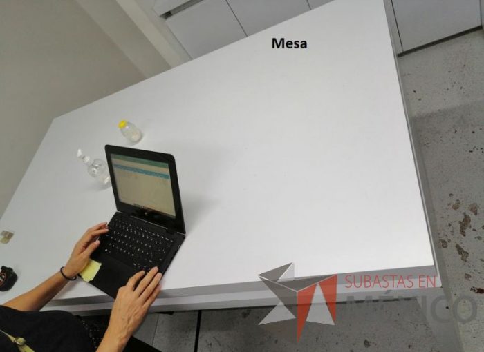 Lote 139 - Mesa de madera con formaica, color blanco - Imagen 2