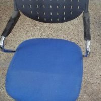 Lote 208 - 2 Sillas con estructura metálica, asiento de tela y respaldo de plástico - Imagen 2