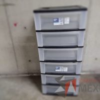 Lote 014 - Mueble de plástico con 6 cajones