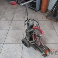Lote 010 - Taladro electromagnético con base con ruedas