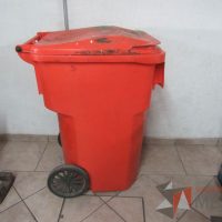 Lote 013 - Bote de basura de 145 litros con ruedas color naranja - Imagen 6