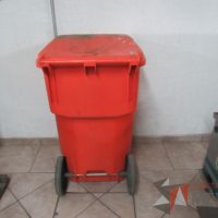 Lote 013 - Bote de basura de 145 litros con ruedas color naranja - Imagen 7