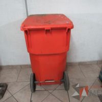 Lote 013 - Bote de basura de 145 litros con ruedas color naranja - Imagen 8
