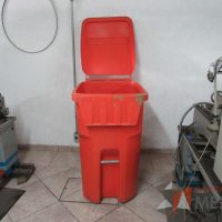 Lote 013 - Bote de basura de 145 litros con ruedas color naranja - Imagen 11