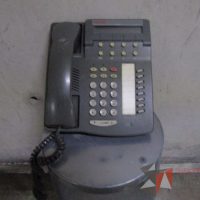 Lote 004 - 14 Teléfonos de diferentes modelos, 3 módems y 5 Diademas