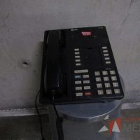 Lote 004 - 14 Teléfonos de diferentes modelos, 3 módems y 5 Diademas - Imagen 29