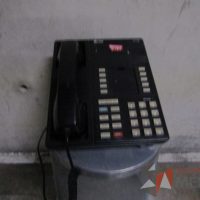 Lote 004 - 14 Teléfonos de diferentes modelos, 3 módems y 5 Diademas - Imagen 32