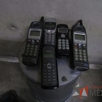 Lote 004 - 14 Teléfonos de diferentes modelos, 3 módems y 5 Diademas - Imagen 33