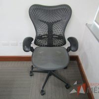 Lote 028 - Silla Herman Miller Mirra