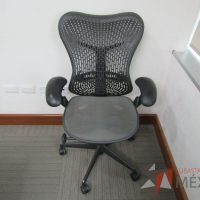 Lote 028 - Silla Herman Miller Mirra - Imagen 3