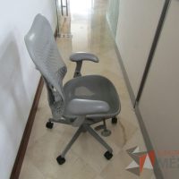 Lote 025 - Silla Herman Miller Mirra - Imagen 4