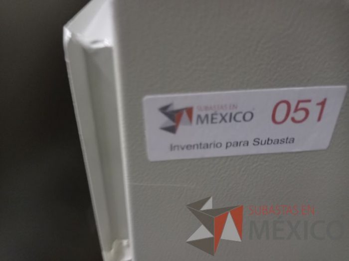 Lote 009 - Gabinete metálico - Imagen 2