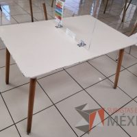 Lote 021 - Mesa de trabajo con 4 patas de madera y cubierta color blanco - Imagen 5