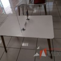 Lote 021 - Mesa de trabajo con 4 patas de madera y cubierta color blanco - Imagen 3
