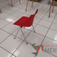 Lote 042 - 2 Sillas fijas, asiento y respaldo color rojo - Imagen 5