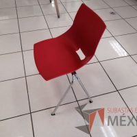 Lote 042 - 2 Sillas fijas, asiento y respaldo color rojo - Imagen 6
