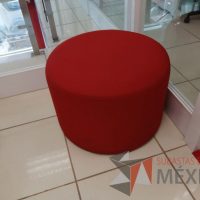 Lote 002 - Taburete circular en tela color rojo