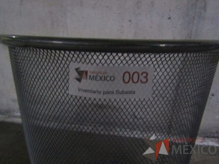 Lote 007 - 2 Botes de basura metálicos - Imagen 2