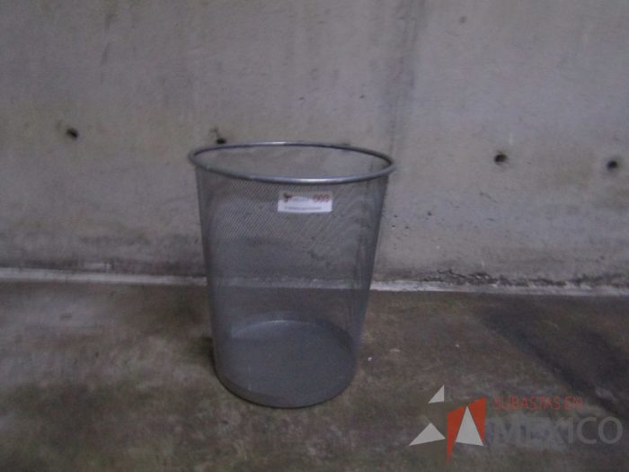 Lote 007 - 2 Botes de basura metálicos - Imagen 3