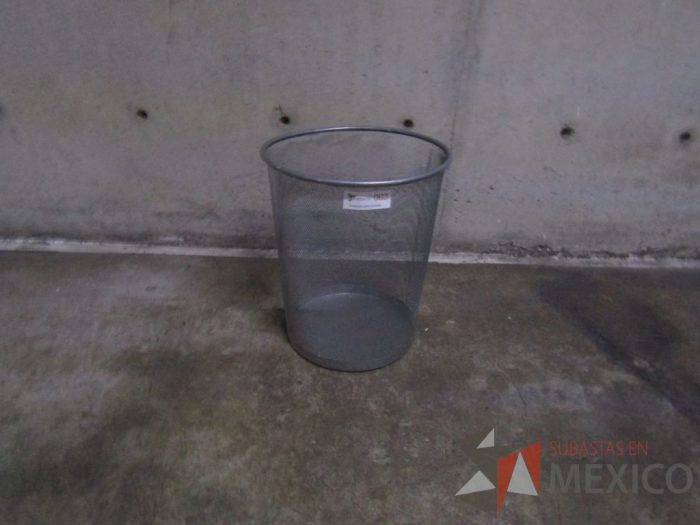 Lote 007 - 2 Botes de basura metálicos - Imagen 4