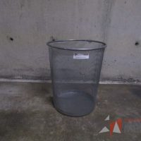 Lote 007 - 2 Botes de basura metálicos
