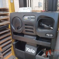 Lote 001- Montacargas Eléctrico Yale, 1,360 kg con Batería y Cargador, Modelo OS030BFN24TE095 - Imagen 22