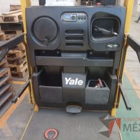 Lote 001- Montacargas Eléctrico Yale, 1,360 kg con Batería y Cargador, Modelo OS030BFN24TE095 - Imagen 13