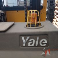 Lote 001- Montacargas Eléctrico Yale, 1,360 kg con Batería y Cargador, Modelo OS030BFN24TE095 - Imagen 4