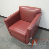 Lote 022 - Sillón de 1 plaza tipo piel color café - Imagen 2