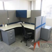 Lote 025 - Estación de trabajo para 3 personas