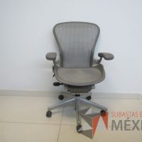 Lote 009 - Silla operativa Herman Miller modelo Aeron