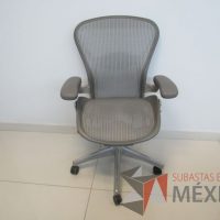 Lote 009 - Silla operativa Herman Miller modelo Aeron - Imagen 5