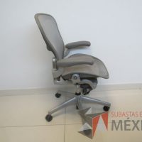 Lote 009 - Silla operativa Herman Miller modelo Aeron - Imagen 6