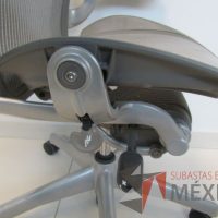 Lote 009 - Silla operativa Herman Miller modelo Aeron - Imagen 7