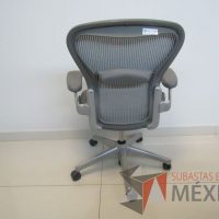 Lote 009 - Silla operativa Herman Miller modelo Aeron - Imagen 8