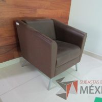 Lote 020 - Sillón de 1 plaza, tipo piel color café - Imagen 3