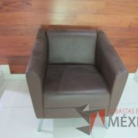 Lote 020 - Sillón de 1 plaza, tipo piel color café - Imagen 5