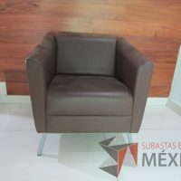 Lote 020 - Sillón de 1 plaza, tipo piel color café - Imagen 6